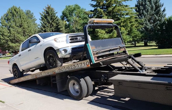Toyota Tundra loaded on an Antillon's flatbed